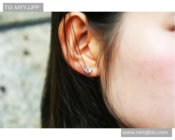 足球明星同款耳钉潮流风向标时尚潮人必备单品解析